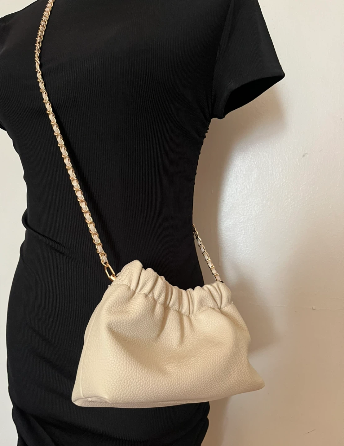 Cream Faux Leather Drawstring Clutch with Gold Chain Strap - photo 2