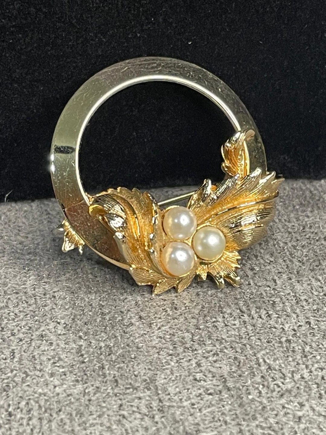 Sarah Coventry Gold Tone Brooch with Faux Pearls - photo 4