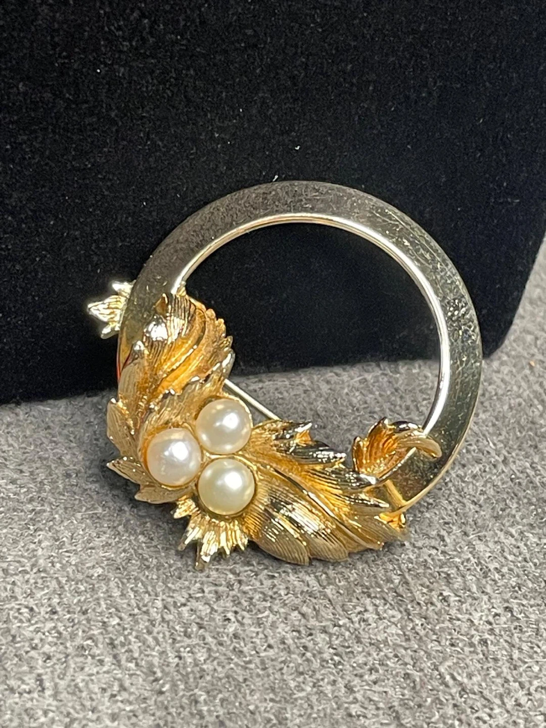 Sarah Coventry Gold Tone Brooch with Faux Pearls