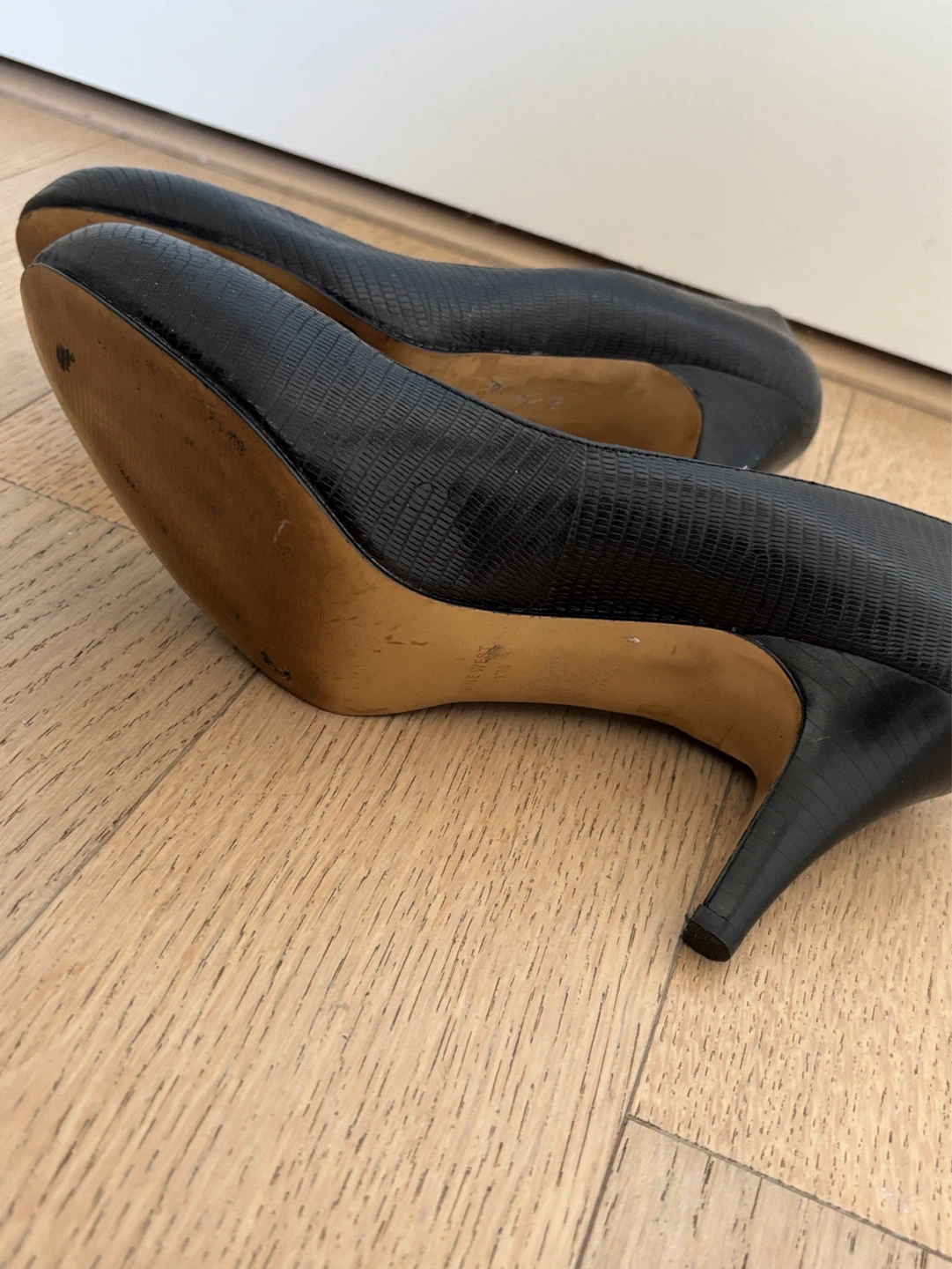 Nine West Black Embossed Leather Heels Size 10M - photo 4