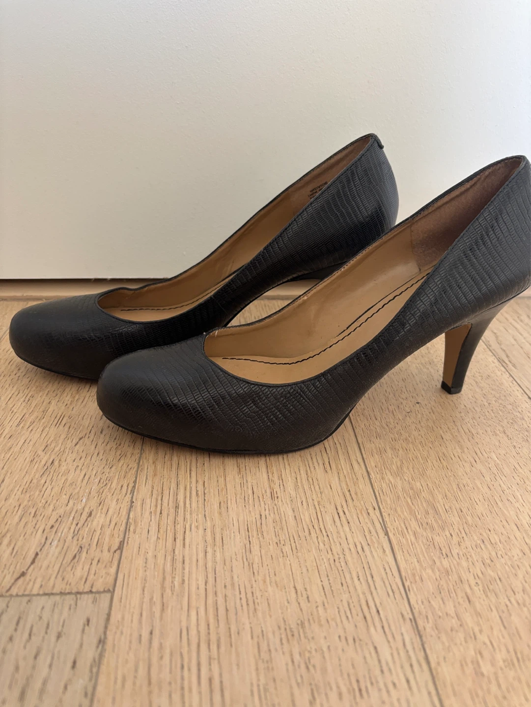 Nine West Black Embossed Leather Heels Size 10M