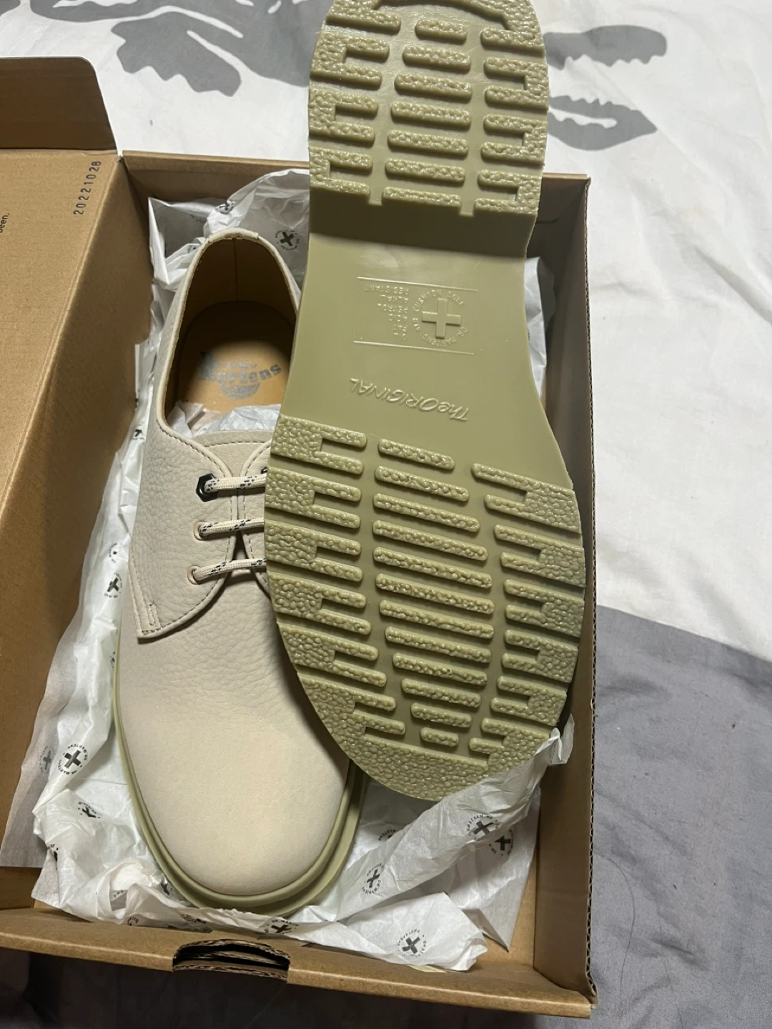 Dr. Martens 1461 Parchment Beige Nubuck Leather Shoes - Size 10 - photo 3