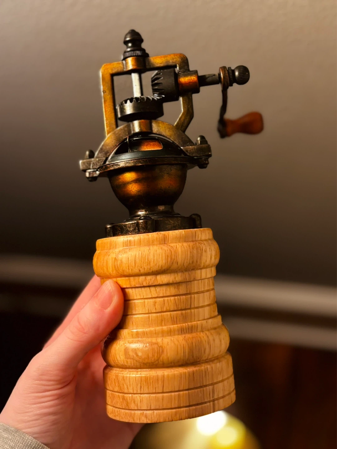 Vintage Style Manual Pepper Grinder Mill