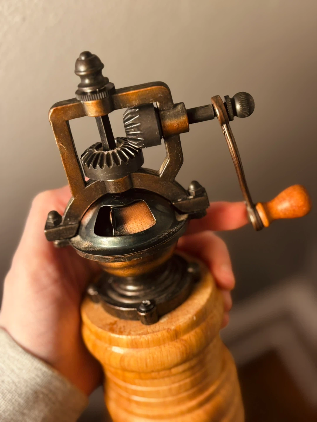 Vintage Style Manual Pepper Grinder Mill - photo 2