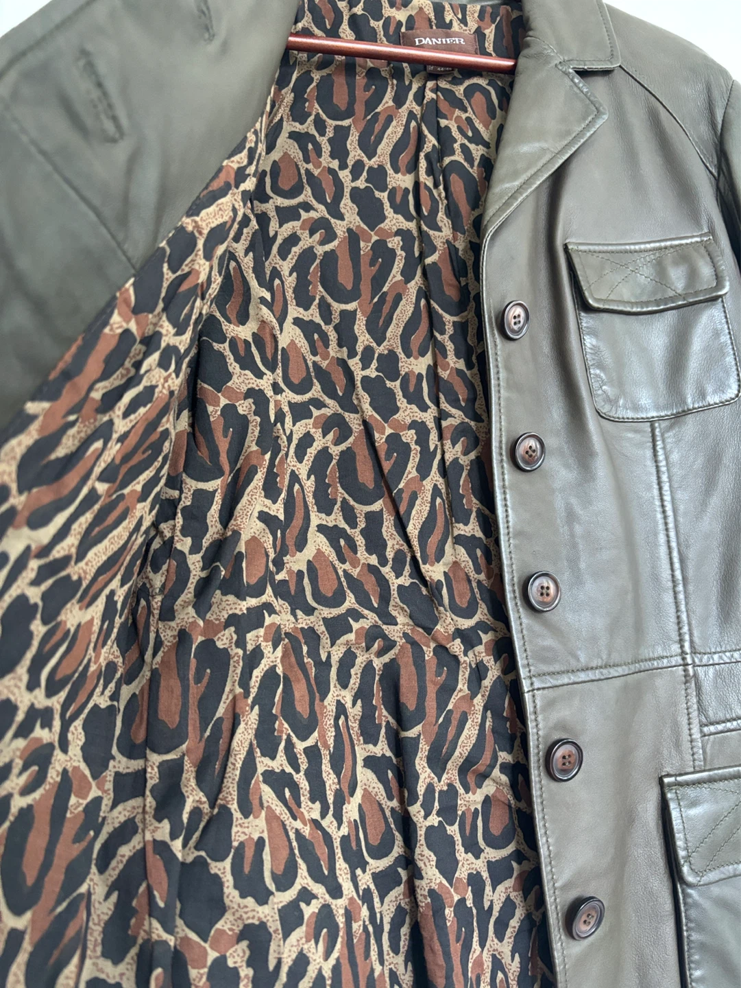 Danier Leather Safari Jacket with Leopard Print Lining - photo 3