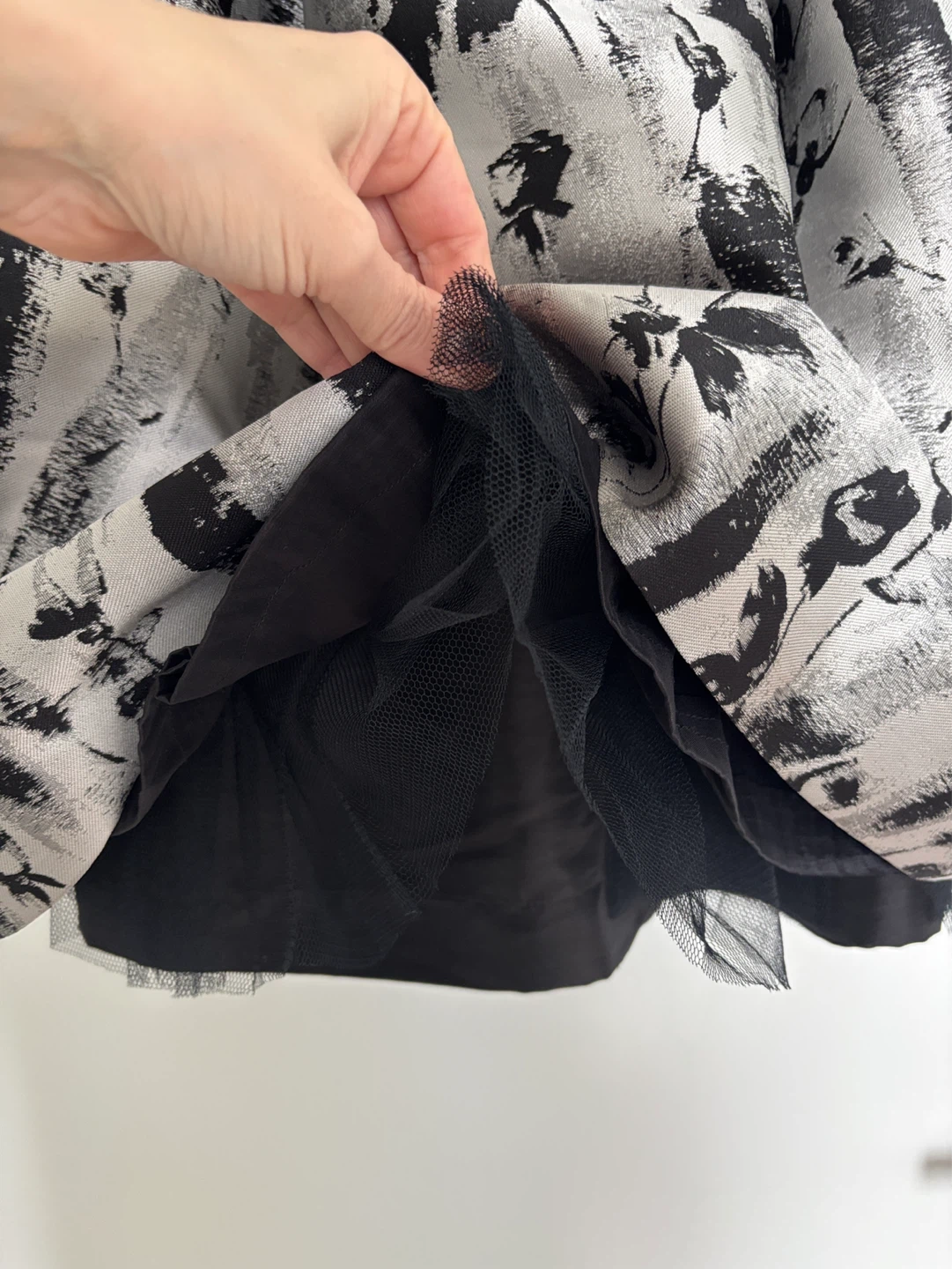 Carolina Herrera Black & Silver Floral Strapless Dress Size 10 - photo 4