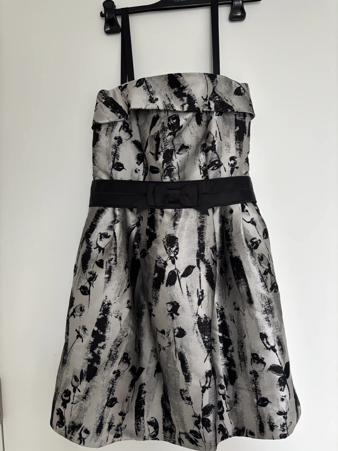 Carolina Herrera Black & Silver Floral Strapless Dress Size 10 - photo 3