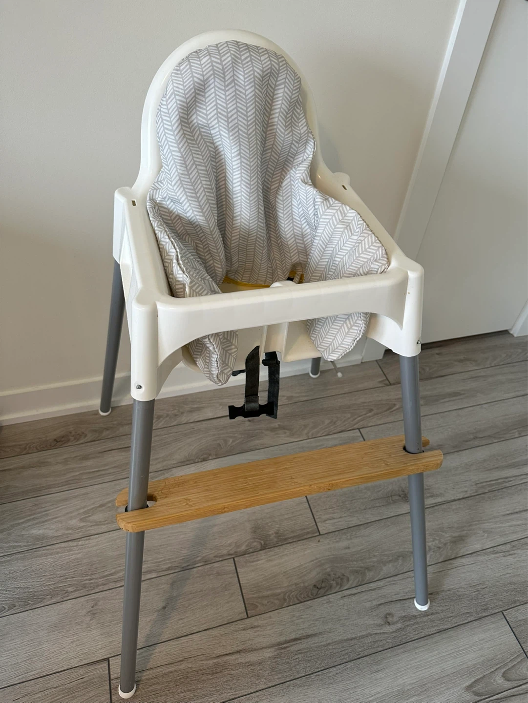 IKEA ANTILOP Highchair with Bamboo Footrest - photo 2