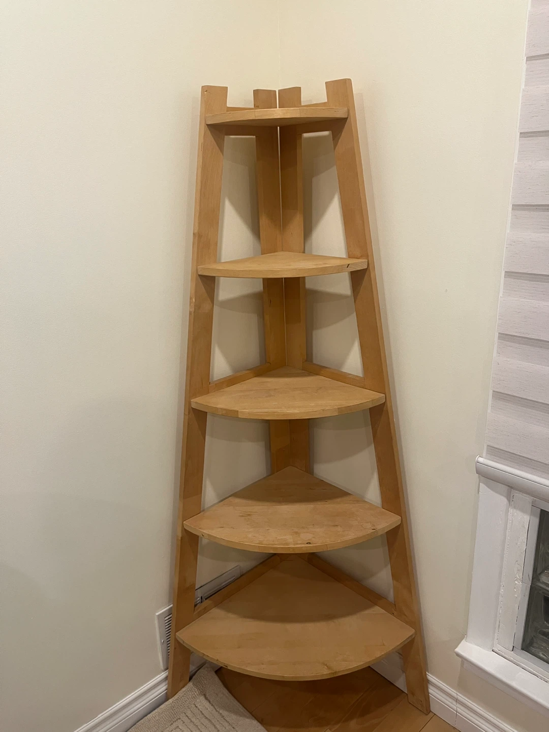 Corner shelf