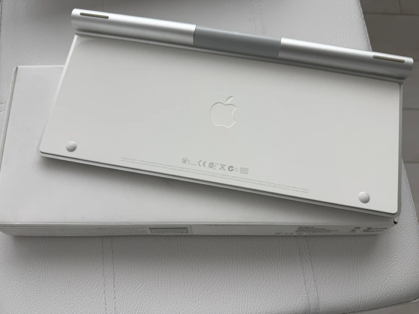 Apple Wireless Keyboard A1314 - photo 3