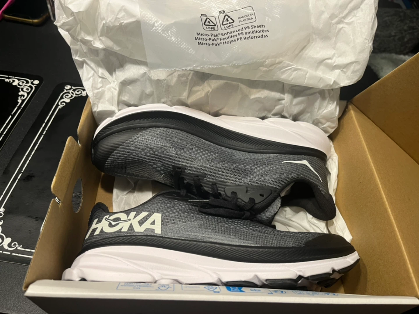 Hoka Clifton 9 Youth Running Shoes Size 6 MD