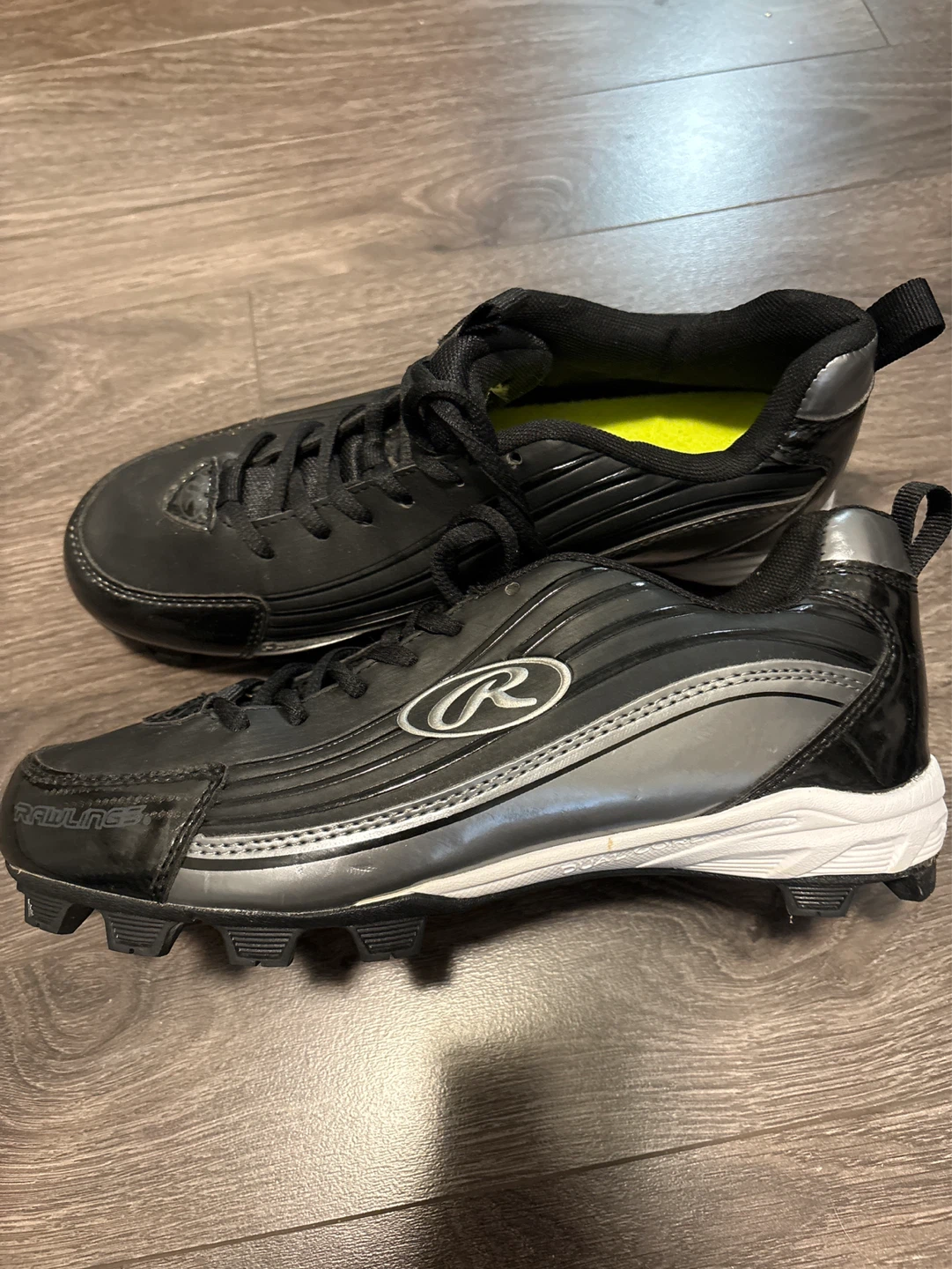 NEW Wmns 7 Baseball Cleats