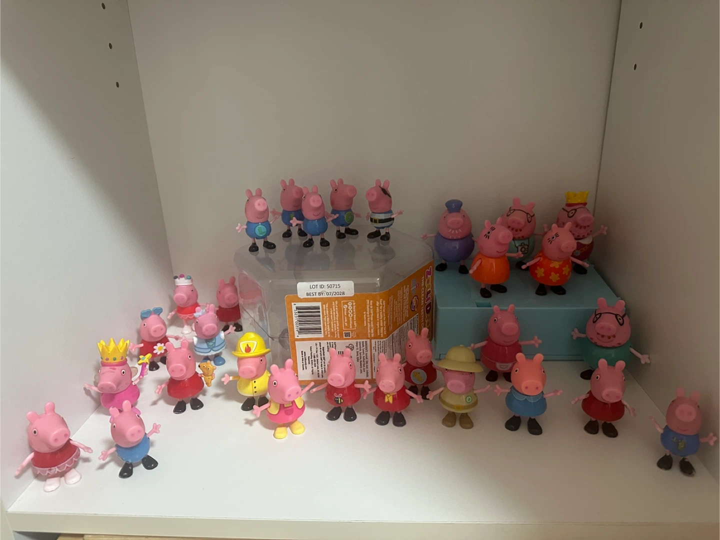Peppa Pig Play Bus and Camper Van with Figures