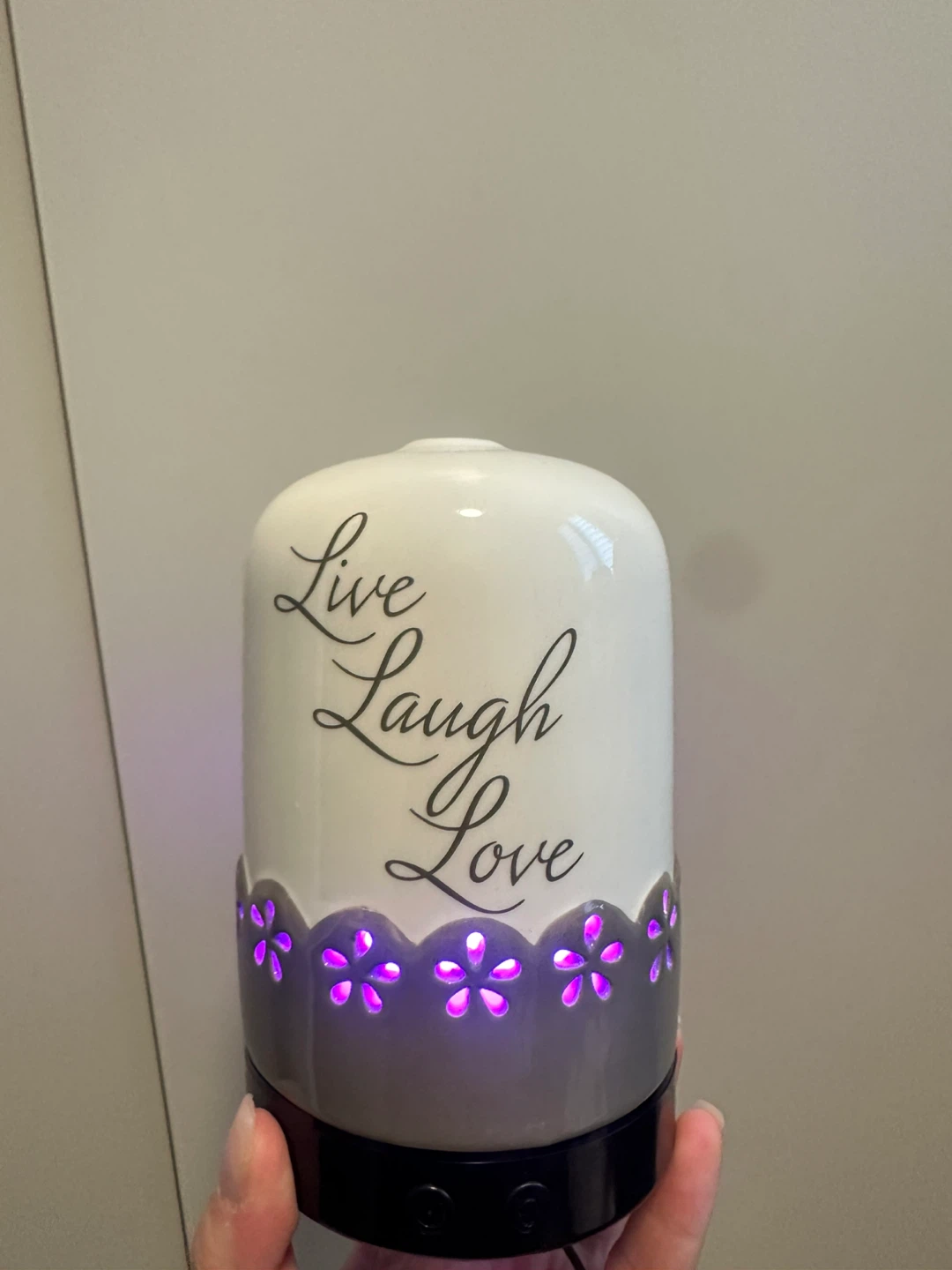Aromatherapy Diffuser with Live Laugh Love Design