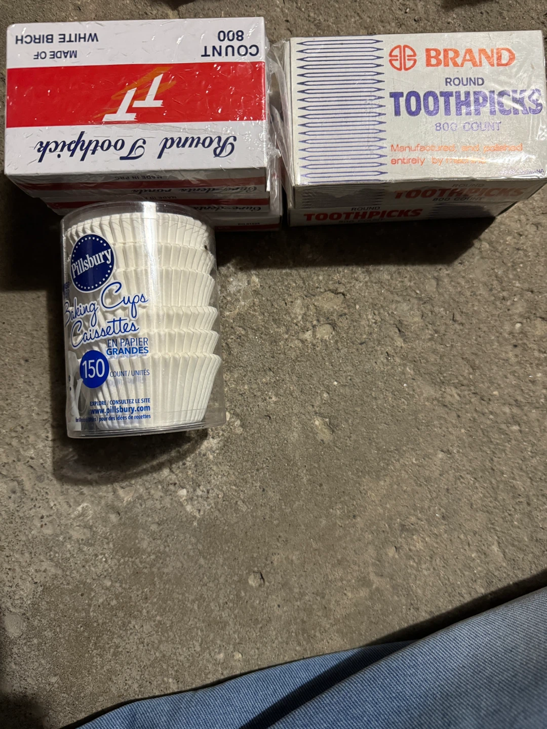 Pillsbury Baking Cups & Round Toothpicks