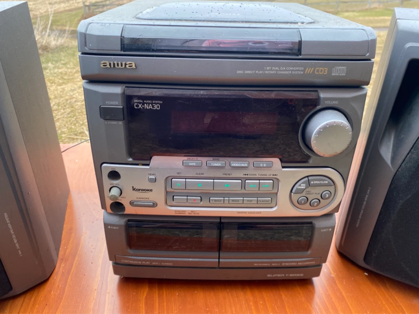 Aiwa CX-NA30 CD Stereo System with Speakers