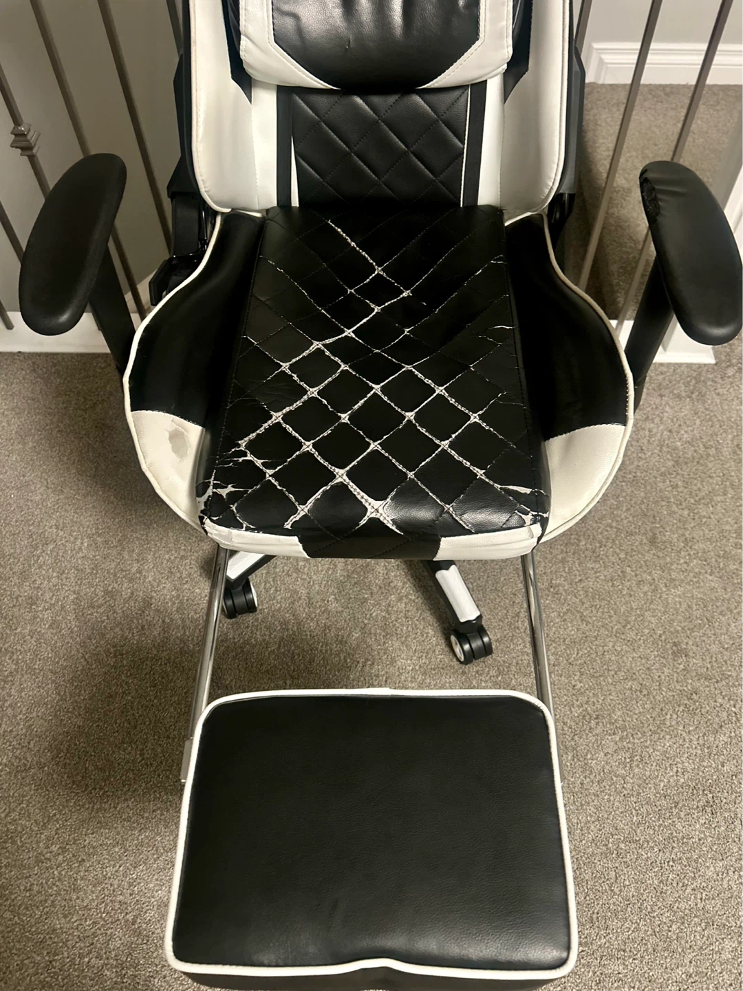 Black & White Gaming Chair with Footrest - photo 4