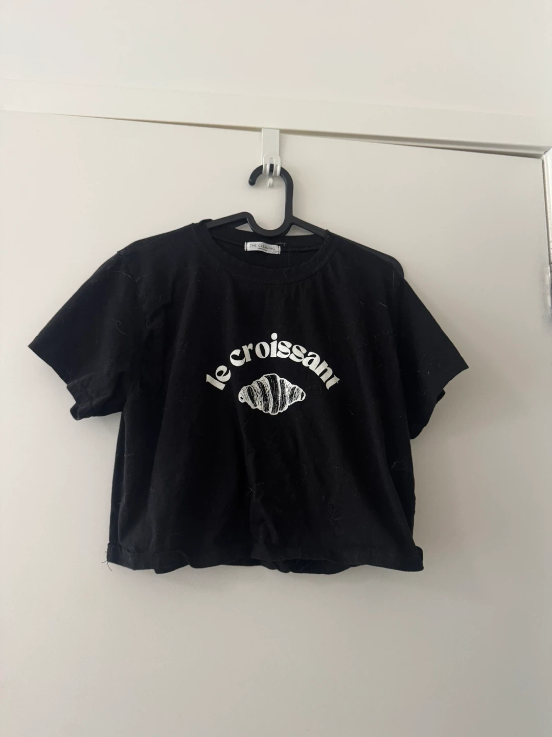 THE CLEANING "le croissant" T-Shirt - Black
