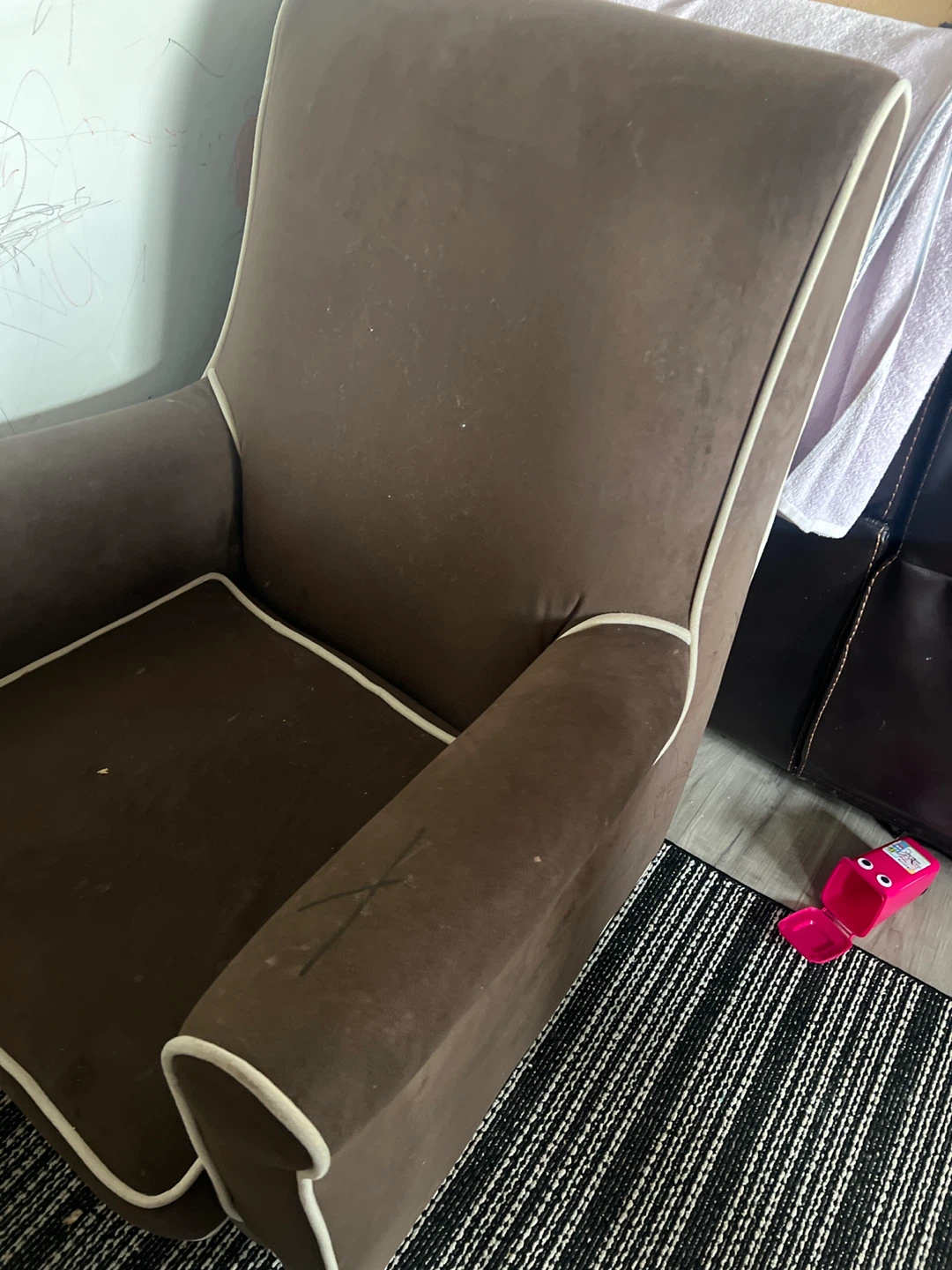 Brown Accent Chair with White Piping