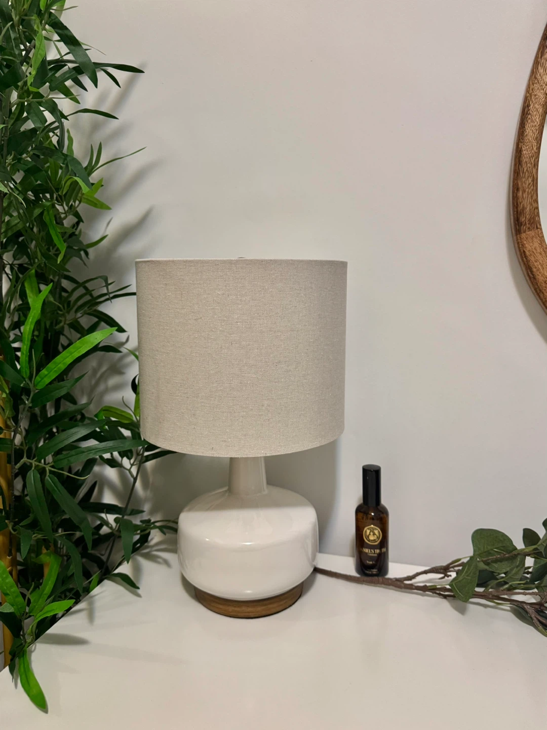 White Ceramic Table Lamp - photo 2
