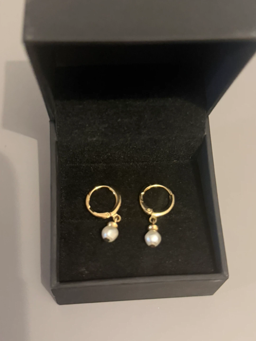 Gold-tone Hoop Earrings with Pearl