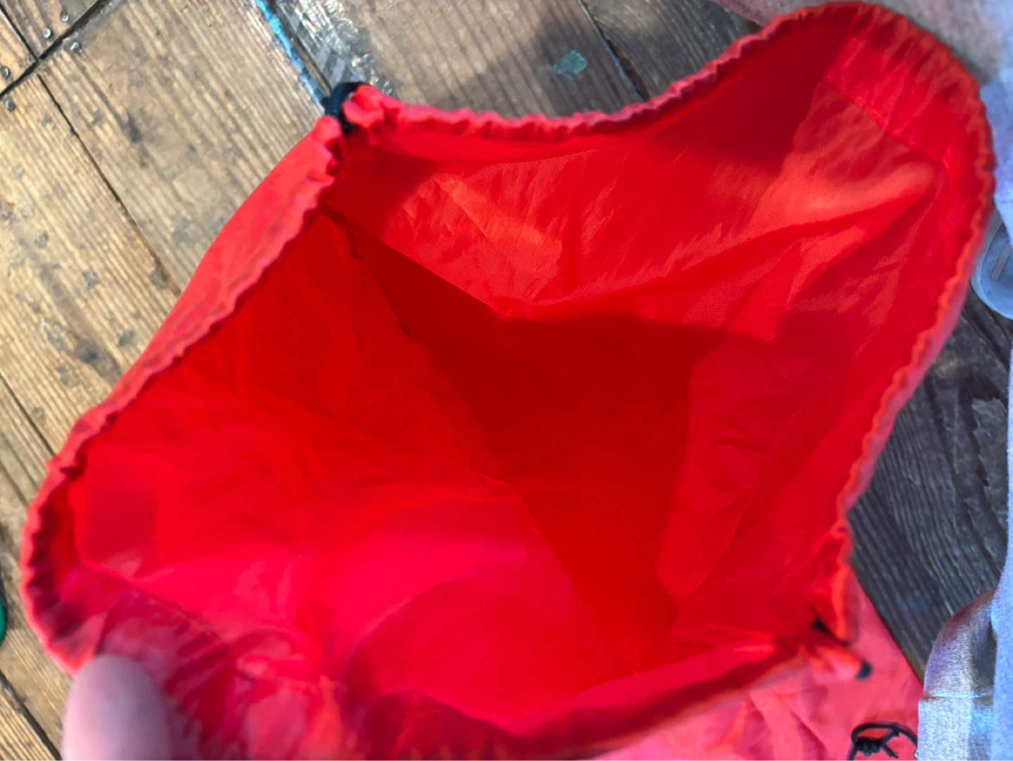Set of 2 Red Drawstring Bags - photo 2