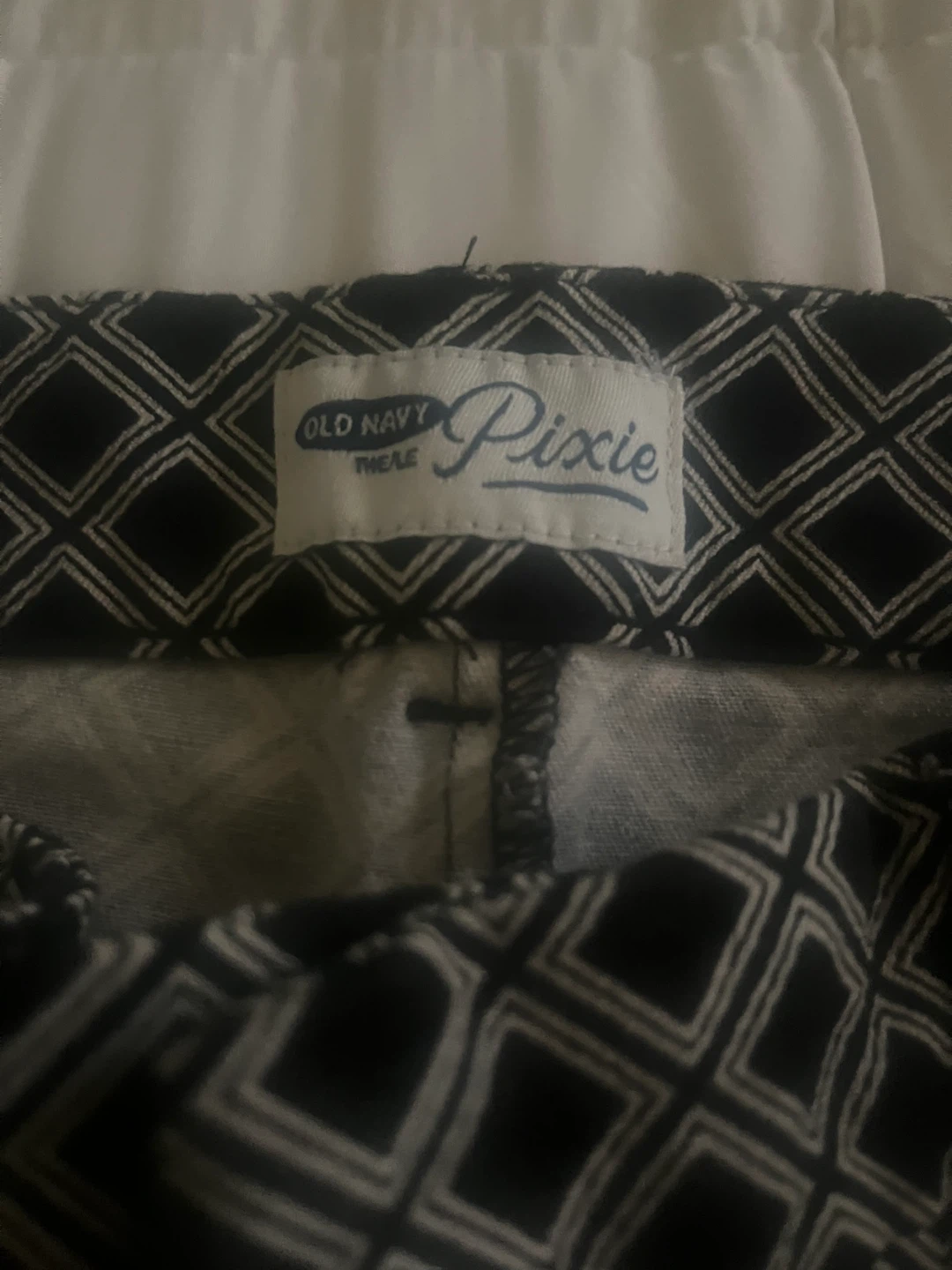 Old Navy Pixie Pants Size 2 Regular Black & White Diamond Print - photo 4