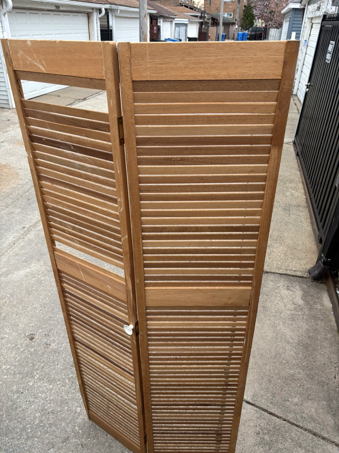 Wooden bi-fold louvered room divider