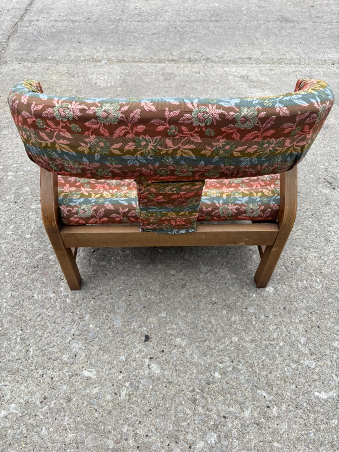 Vintage Accent Chair ! - Floral Upholstery - photo 2