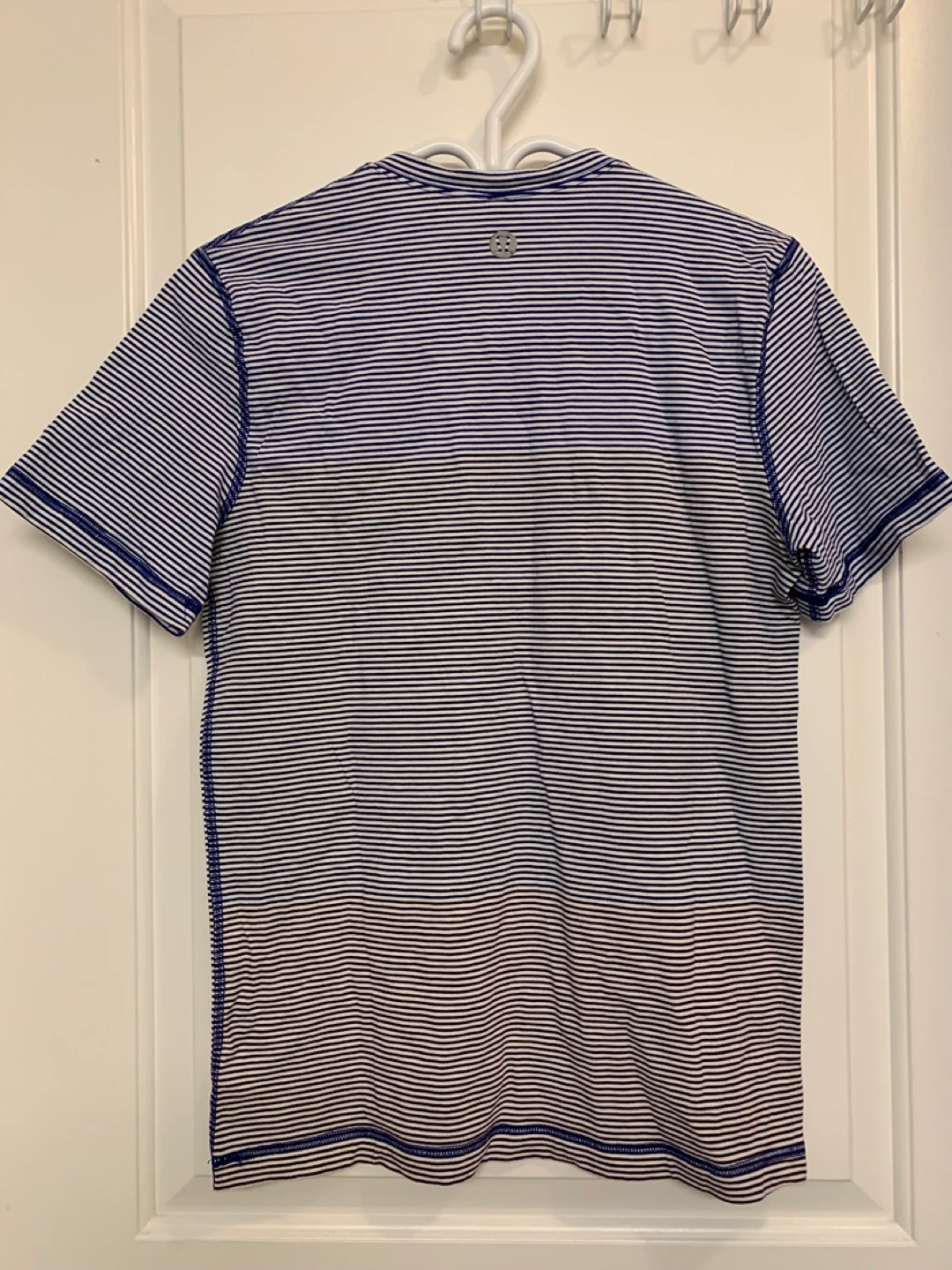 Lululemon Athletica Striped V-Neck T-Shirt Medium - photo 2