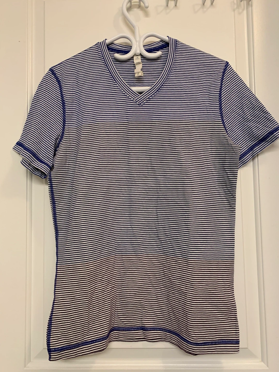 Lululemon Athletica Striped V-Neck T-Shirt Medium