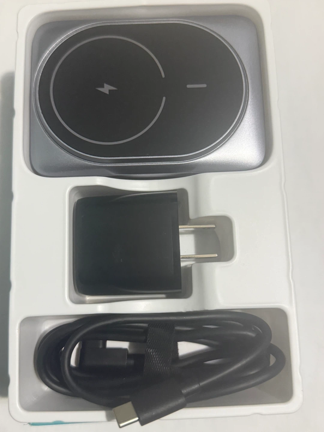 3-in-1 Wireless Charging Station - photo 2
