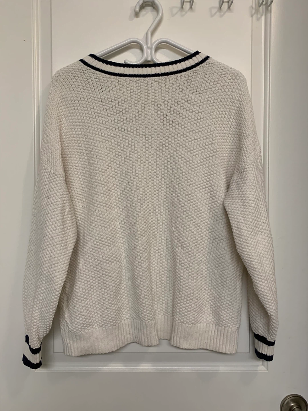 Hollister White Cable Knit V-Neck Sweater - photo 4