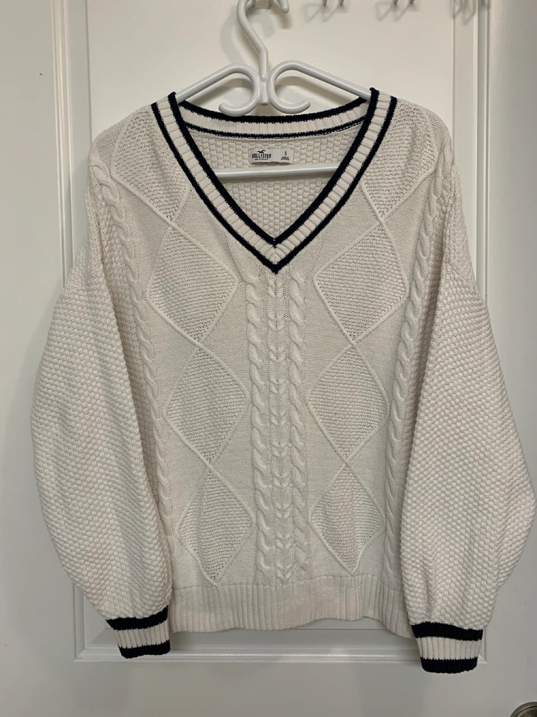 Hollister White Cable Knit V-Neck Sweater