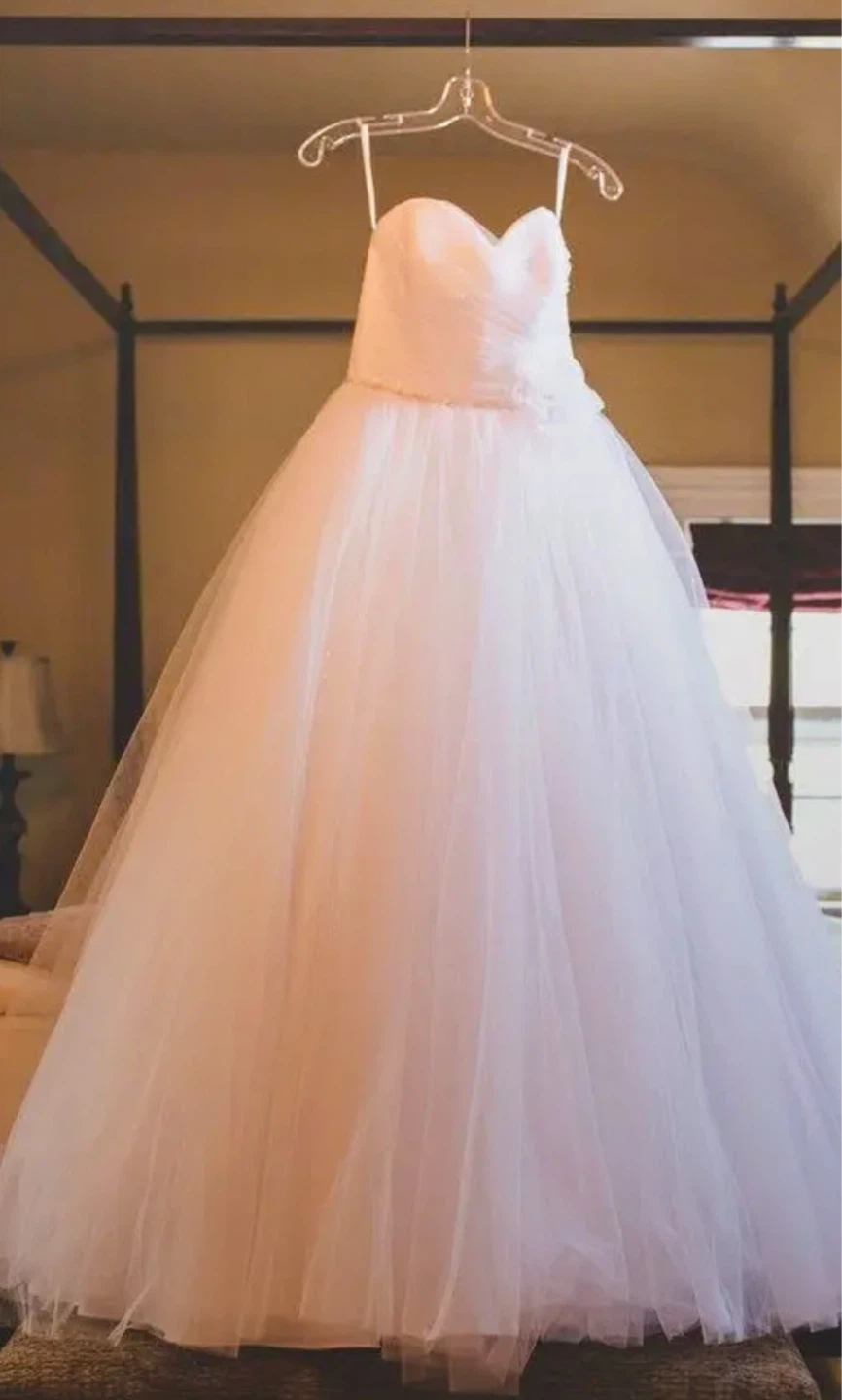 White Strapless Tulle Wedding Dress