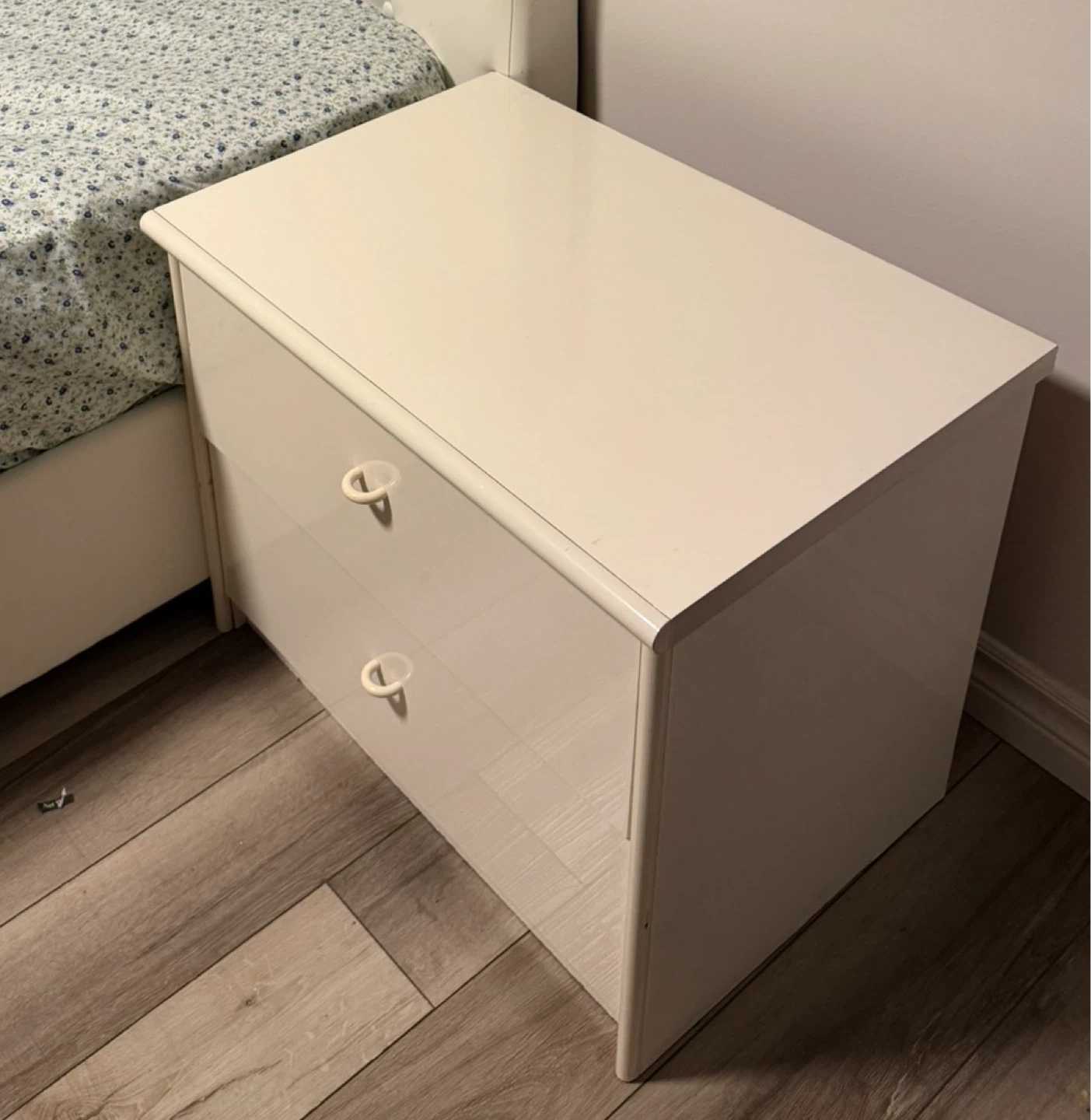 White 2-Drawer Nightstand - photo 2