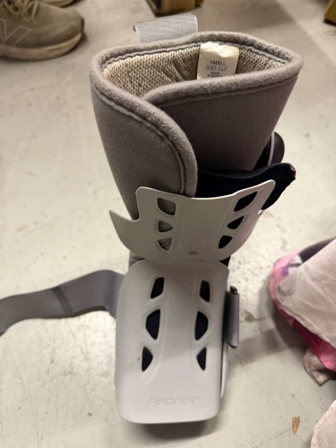 Aircast Airselect Walking Boot, Left foot,size small - photo 3