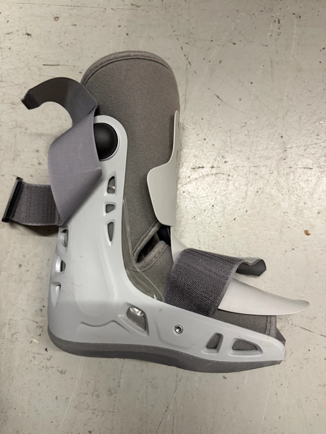 Aircast Airselect Walking Boot, Left foot,size small