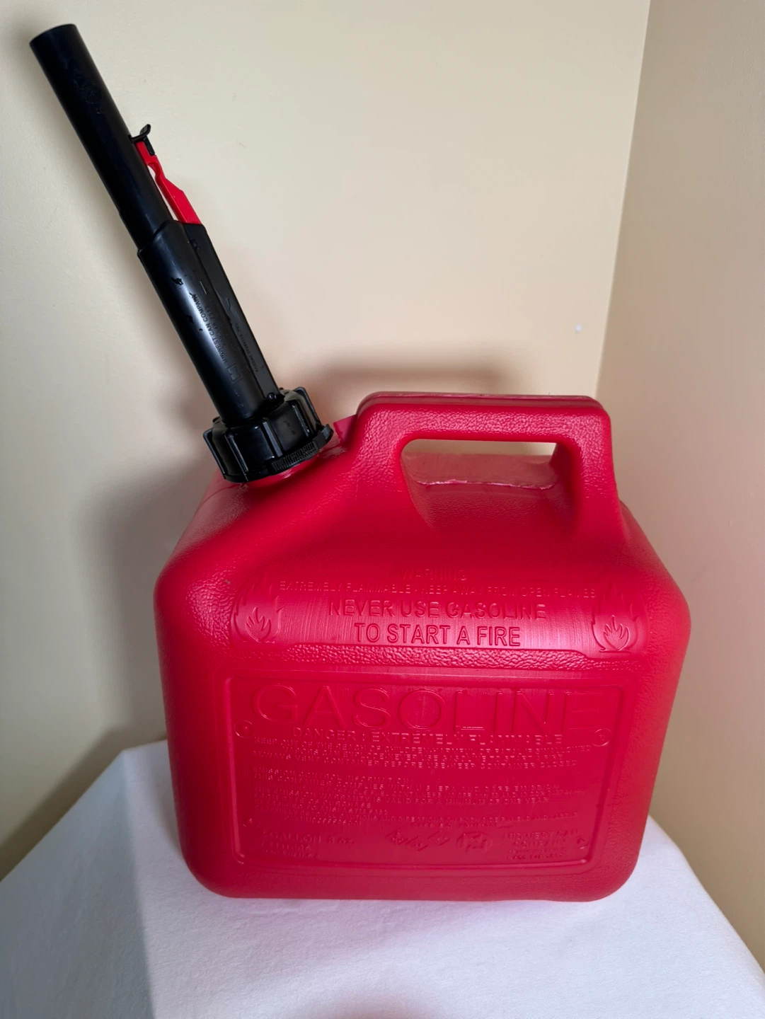 Midwest Can 2 Gallon Gasoline Can - photo 3