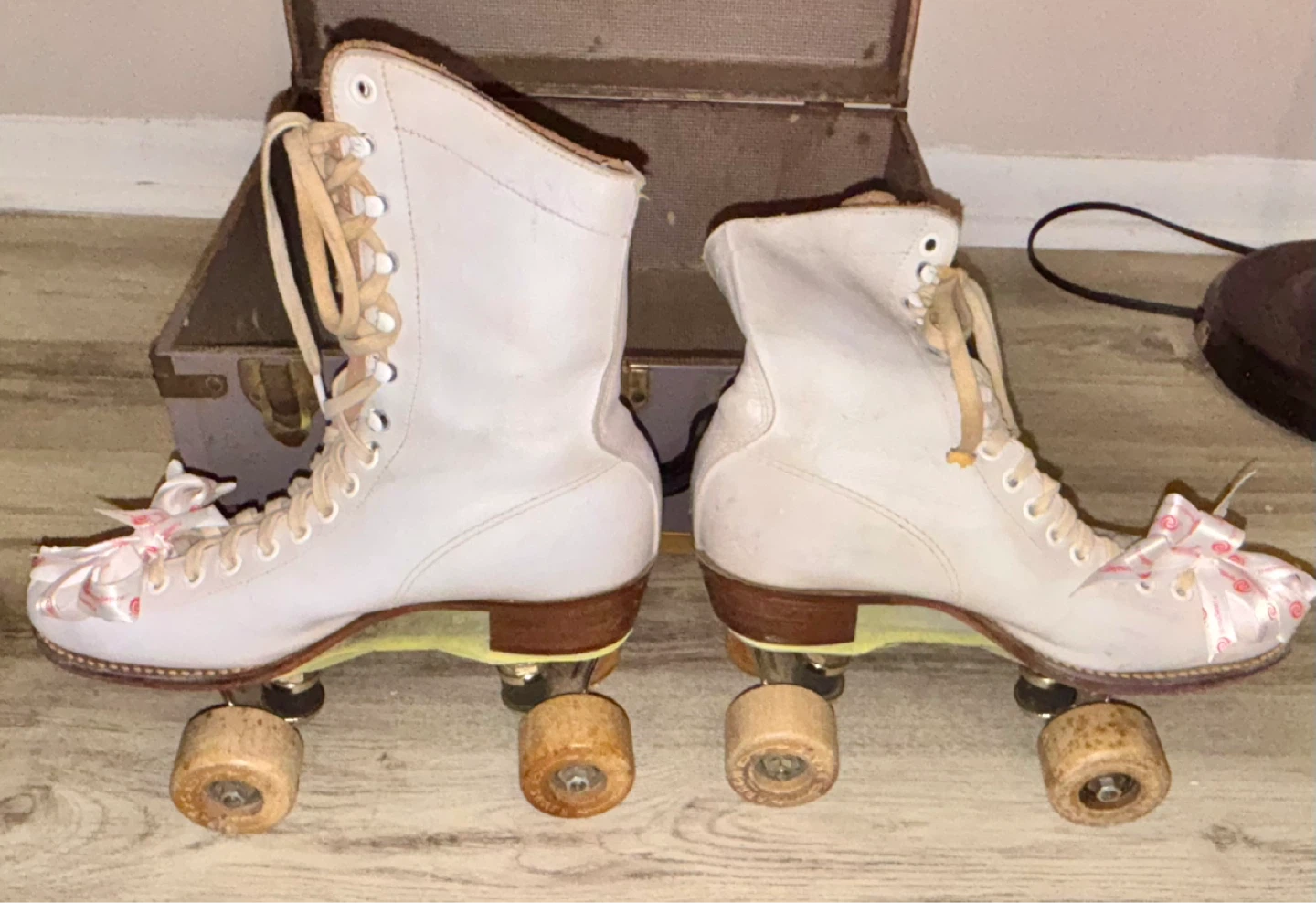 Vintage Chicago White Roller Skates with Case - photo 4