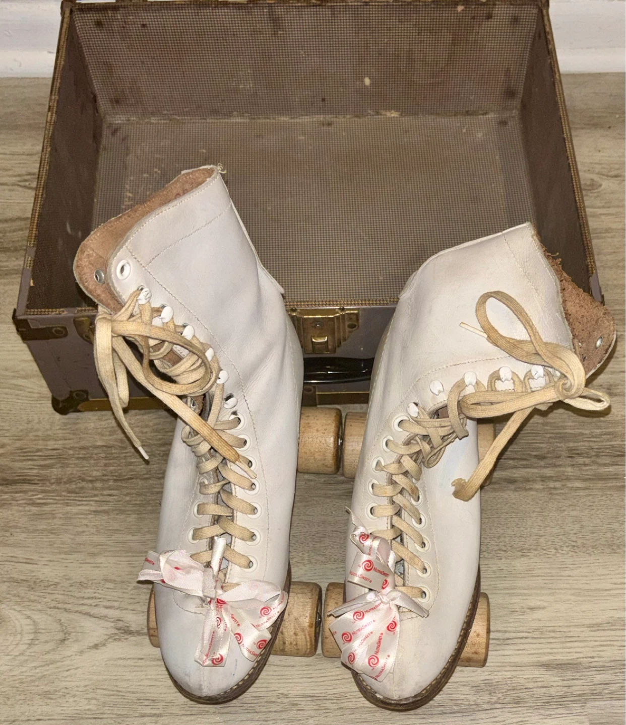 Vintage Chicago White Roller Skates with Case - photo 3