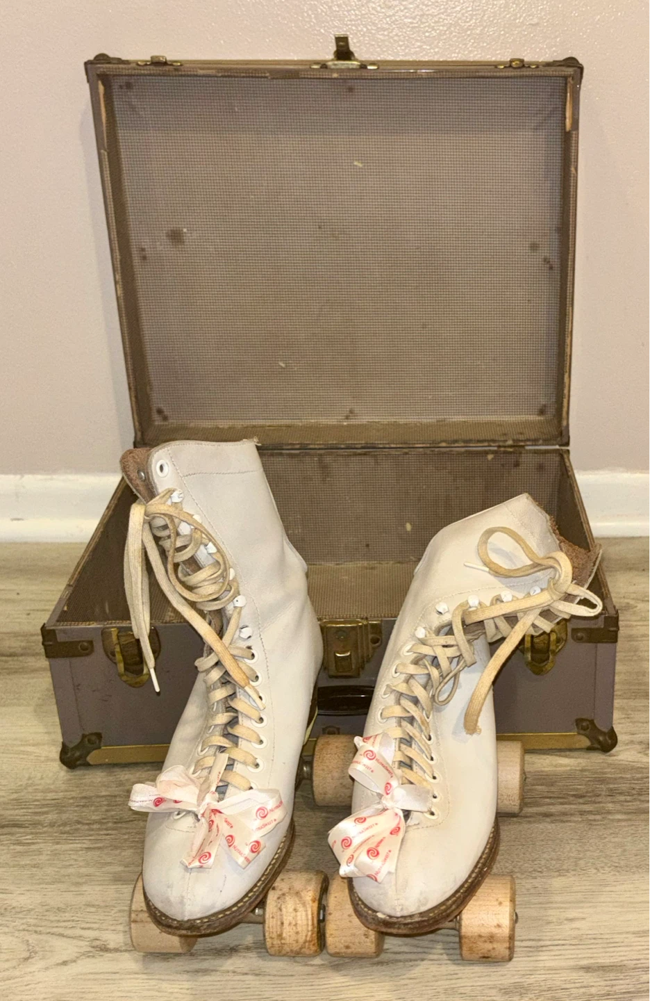 Vintage Chicago White Roller Skates with Case