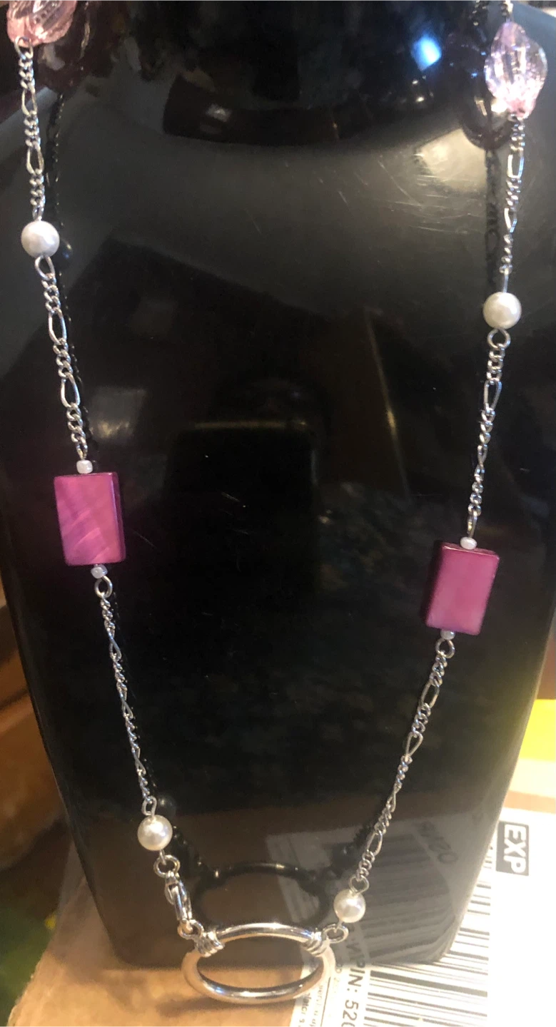 Silver-tone necklace with pink shell and pearl accents - photo 3