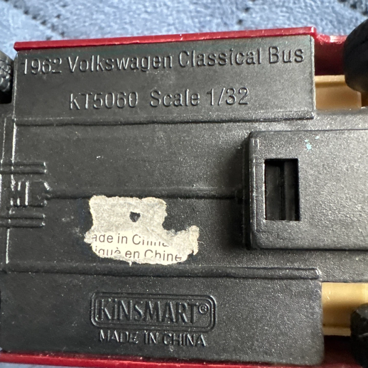 Kinsmart 1962 Volkswagen Classical Bus Toy Car 1/32 Scale - photo 5