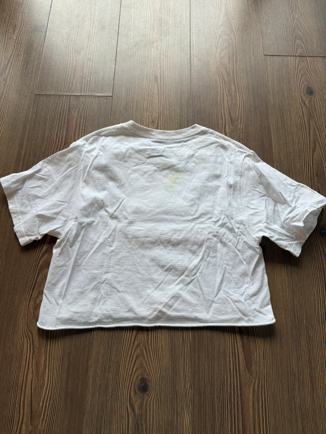 White Graphic Cropped Shirt | Size Small - photo 4