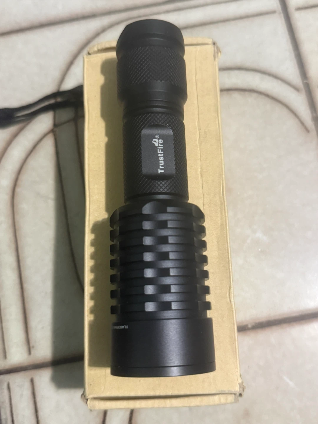 TrustFire Z9 LED Flashlight - photo 2