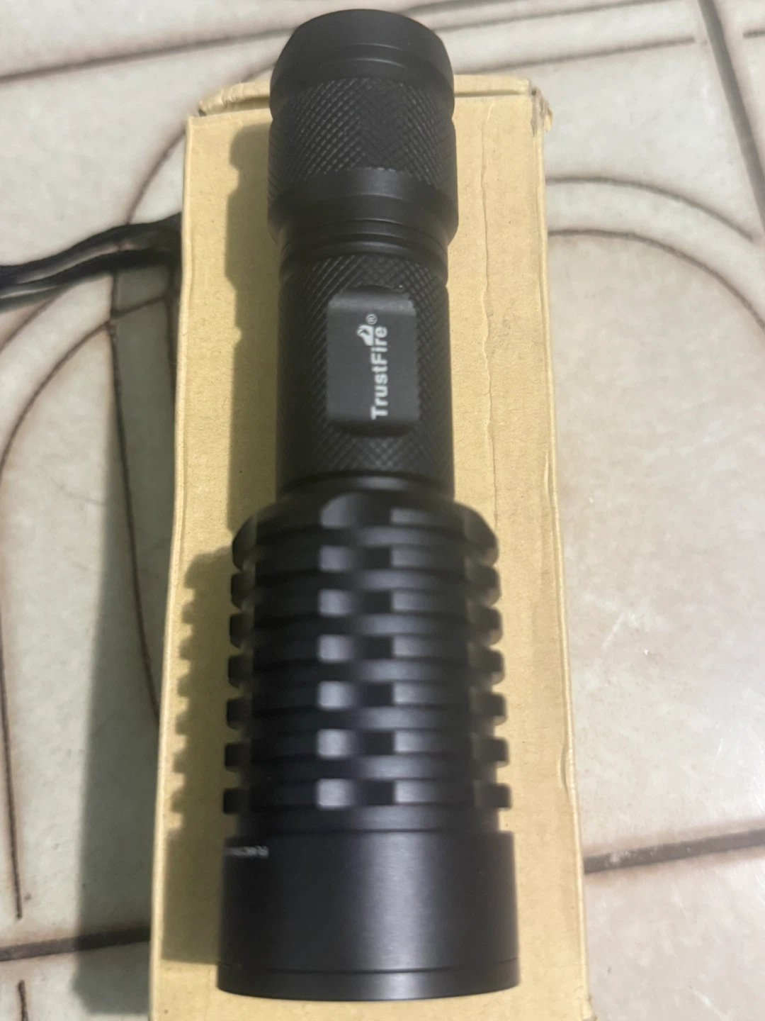 TrustFire Z9 LED Flashlight - photo 4