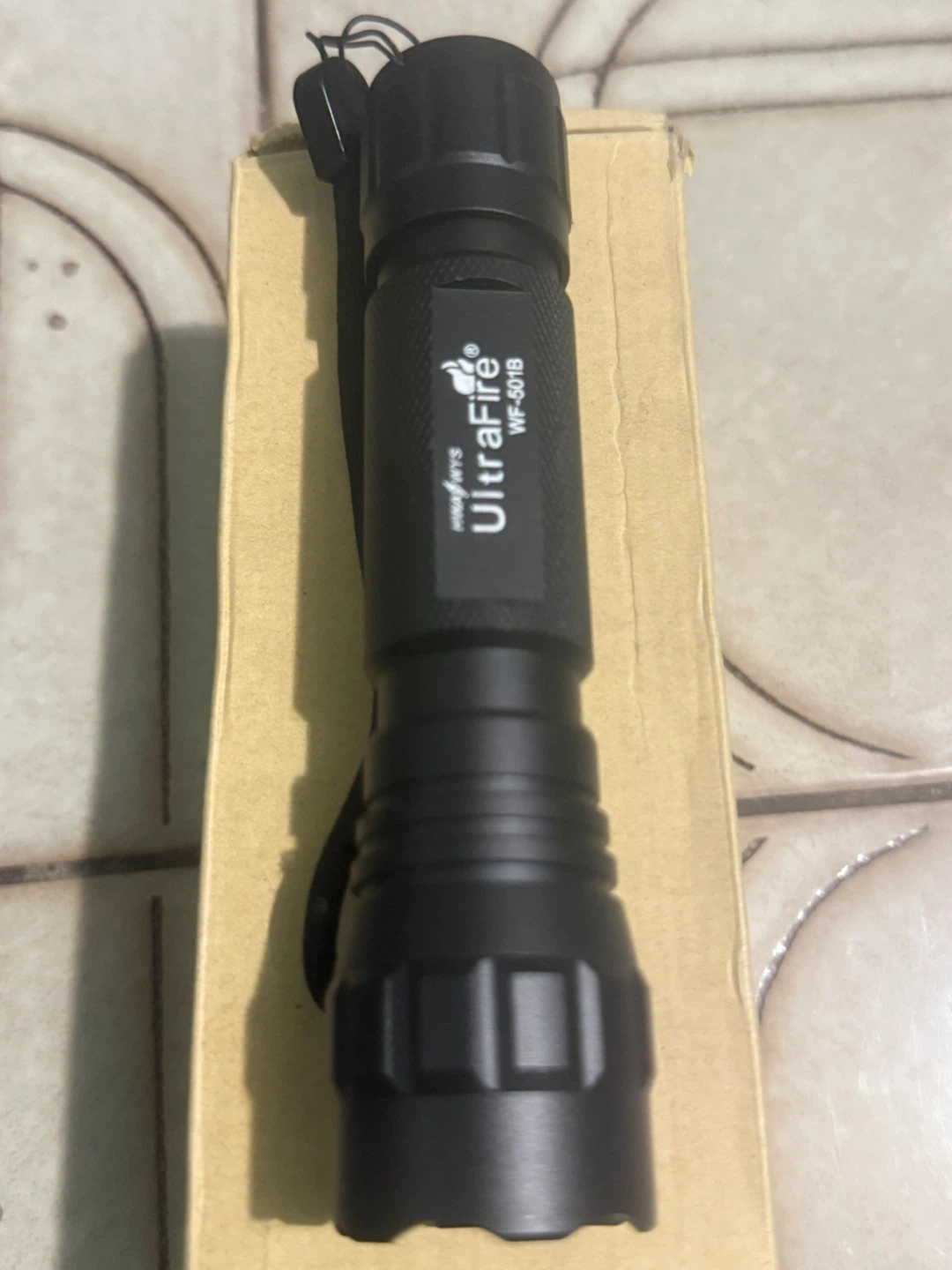 UltraFire WF-501B Black Flashlight - photo 2