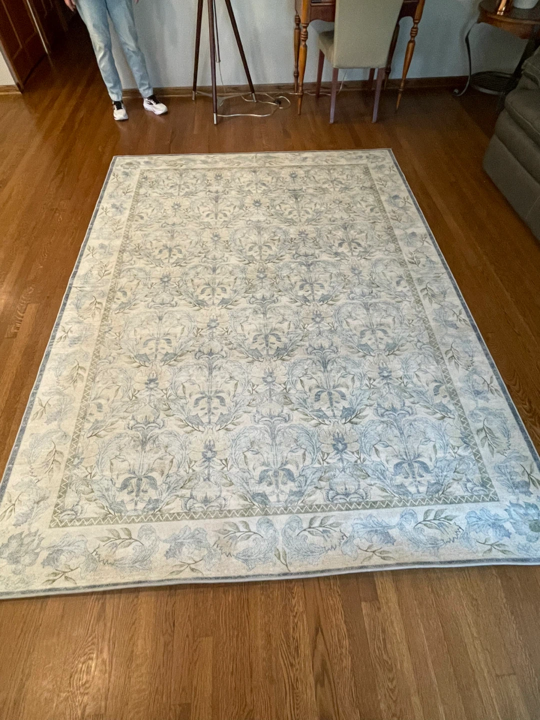 Area Rug with Floral Pattern