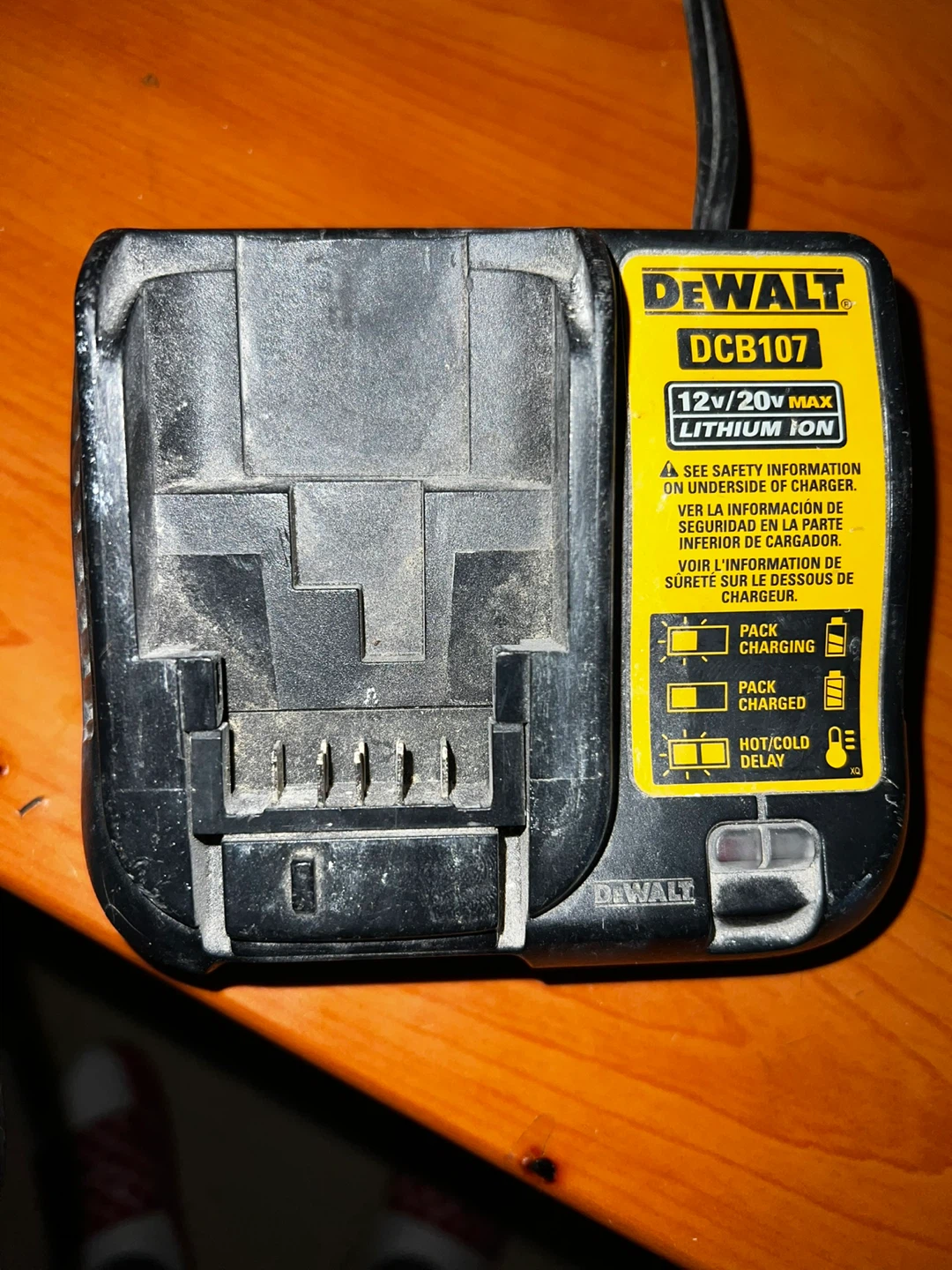 DEWALT DCB107 12V/20V MAX Lithium Ion Battery Charger - photo 2